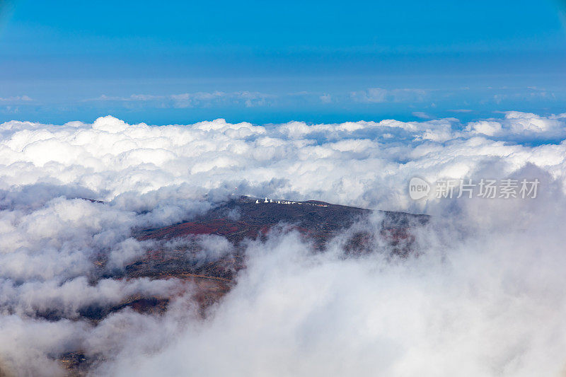 西班牙特内里费岛的泰德天文台(Observatorio del Teide)和加那利群岛天体物理研究所的景观